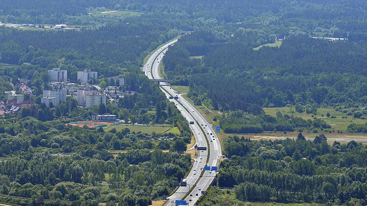 Die Ostumfahrung als mögliche Bahn-Trasse durch den Hauptsmoorwald  ist wieder auf die Tagesordnung zurückgekehrt. Foto: Ronald Rinklef