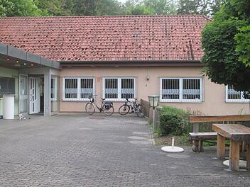 Das Schützenhaus mit seinem Freisitz mit Blick auf die Saalestadt genießt Beliebtheit bei Familien- und Vereinsfeiern. Foto: Winfried Ehling
