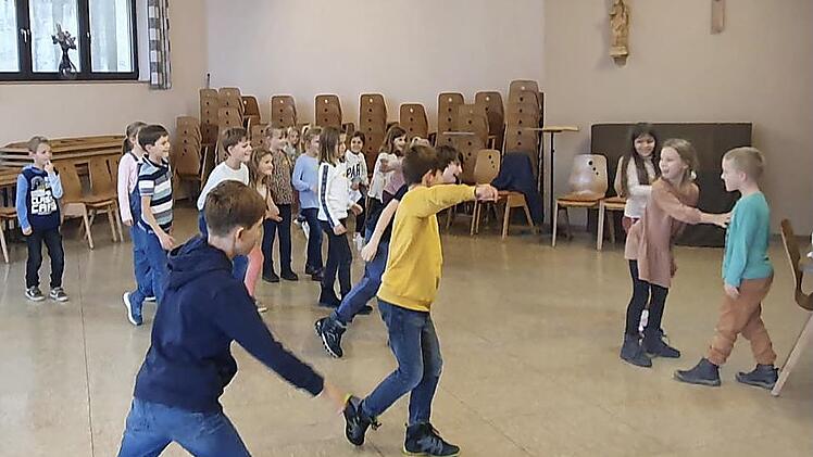 In den Herbstferien veranstaltete das Büchereiteam einen Theaterworkshop in Kooperation mit dem Theater Schloss Maßbach.