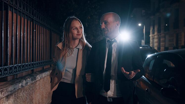 Wirecard-Vorstand Jan Marsalek lernt die Russin Natalja kennen. (nachgestellte Szene)