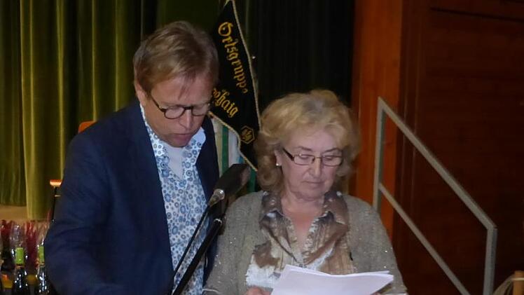 Reinhardt Witzgall  und Gerlinde Rothert gefielen mit ihren Literaturbeiträgen in Mundart.