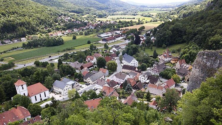 Die Fränkische Schweiz - hier der Blick von der Streitburg ins Wiesenttal in Richtung Ebermannstadt - ist eine Ökomodellregion, die nun mit Leben gefüllt werden muss. Foto: Hofbauer