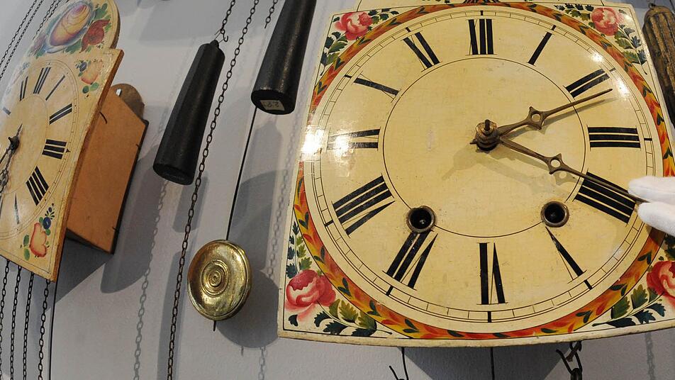 Haben Sie auch an der Uhr gedreht? Hoffentlich in die richtige Richtung Foto: Pilick/dpa