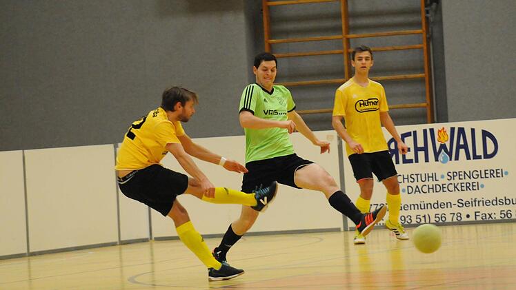 Unser Bild stammt aus dem Spiel des FC Thulba (gelbe Trikots) gegen den SV Machtilshausen. Foto: ssp