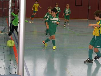 Das 2:0 für den SC Maroldsweisach gegen den SV Heubach durch Konstantin Schneider (rechts). Fotos: Wolfgang Dietz