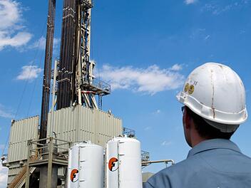 Bohrtürme in der Region, bei denen mittels Fracking - also mit Hilfe hochgiftiger Chemikalien - Öl und Gas aus dem Boden gepresst werden, ist für den Kulmbacher Kreistag unvorstellbar. Foto: Patrick Pleul/dpa