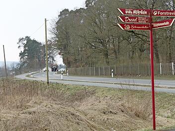 Die Hauptsmoorstraße in Strullendorf ist Teil der Kreisstraße BA 46. Fotos: Hans Kurz