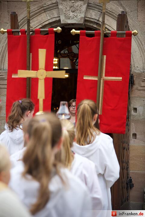 Nach einjähriger Kirchensanierung: Hannberg feiert die Wiedereröffnung der Wehrkirche der Pfarrei Geburt Mariens Hannberg