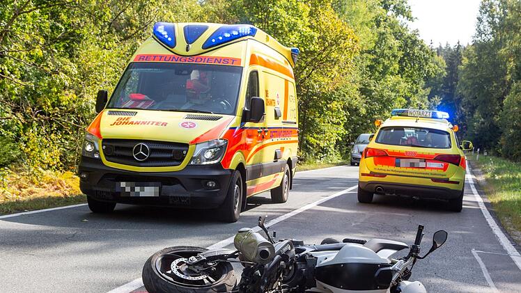 Ein Motorradfahrer verstarb w&auml;hrend seiner Fahrpr&uuml;fung, als er mit einem anderen Fahrzeug zusammenstie&szlig;. Foto: News5/Ittig