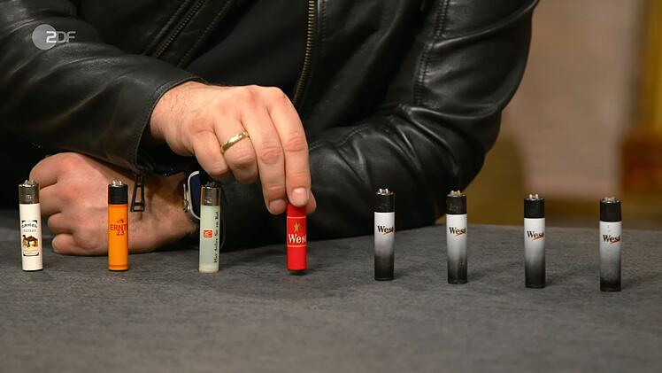 Sophie und Luzie sollten im Auftrag von Luzies Vater dessen Sammlung von Clipper-Feuerzeugen verkaufen. Sven Deutschmanek erkannte "das erste Kunststofffeuerzeug, was man nachfüllen konnte". Sein Schätzpreis: bis zu 80 Euro. Daniel Meyer bezahlte 60.