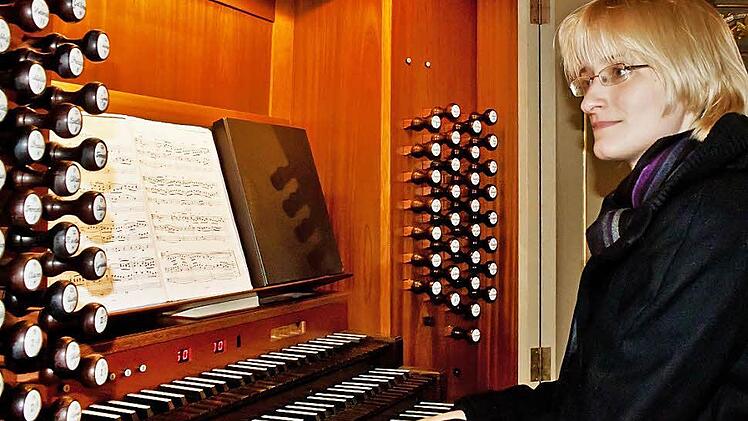 Mühelose Brillanz und sensibles Stilgefühl: Mareile Schmidt gastiert an der Coburger Schuke-Orgel. Foto: Jochen Berger