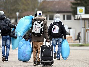 Vor zweieinhalb Jahren kam eine große Welle von Flüchtlingen nach Deutschland -  Hunderte auch in den Landkreis  Kronach, wo es um sie zuletzt recht ruhig ist.  Foto: Uwe Anspach/dpa