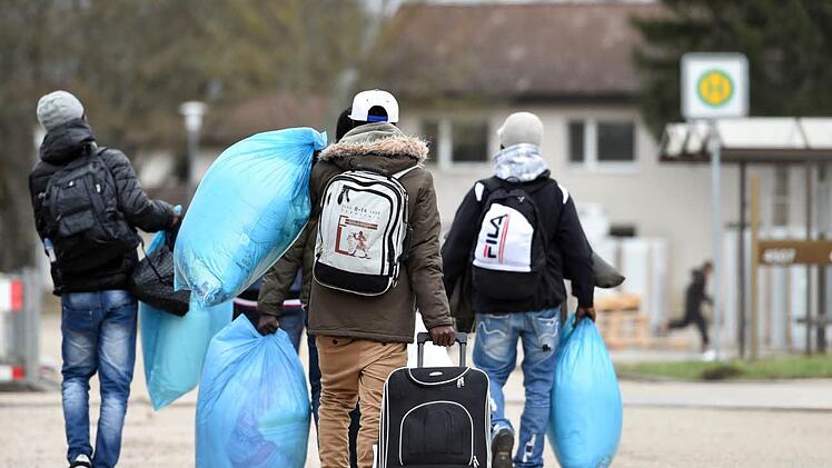 Vor zweieinhalb Jahren kam eine große Welle von Flüchtlingen nach Deutschland -  Hunderte auch in den Landkreis  Kronach, wo es um sie zuletzt recht ruhig ist.  Foto: Uwe Anspach/dpa