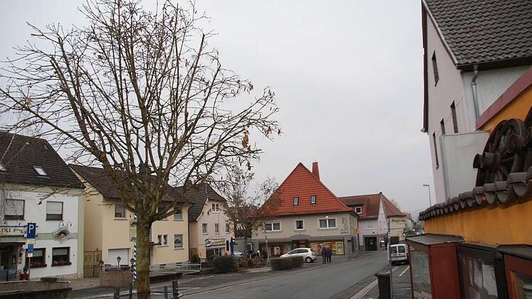 Einen reinen formalen Verwaltungsakt stellte die vom Gremium einstimmig beschlossene Bildung des dritten Bauabschnittes der Sanierung der Bahnhofstraße dar. Der dritte Teil des Projektes reicht von Höhe Ringstraße bis Höhe Goethestraße. Foto: Mario Deller