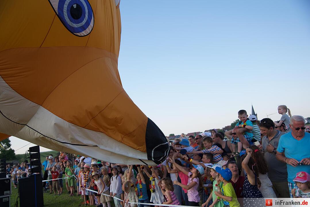 Jubiläumsausgabe: Zum 20. Mal hat die Raiffeisenbank Seebachgrund zu ihrem Ballonmeeting nach Hannberg eingeladen. Mehr als 2000 Menschen waren gekommen.