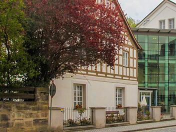 Im Bürgerhospital sollen die Lichter nach dem Rückzug der Arbeiterwohlfahrt nicht ausgehen. Die Stadt will einen anderen Betreiber für das Seniorenwohnheim suchen. Offenbar kann sie dabei auf die Bereitschaft eines Großteils der Belegschaft hoffen, der bleiben will.  Foto: Archiv/Anna-Lena Deuerling