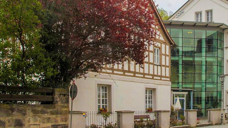 Im Bürgerhospital sollen die Lichter nach dem Rückzug der Arbeiterwohlfahrt nicht ausgehen. Die Stadt will einen anderen Betreiber für das Seniorenwohnheim suchen. Offenbar kann sie dabei auf die Bereitschaft eines Großteils der Belegschaft hoffen, der bleiben will.  Foto: Archiv/Anna-Lena Deuerling