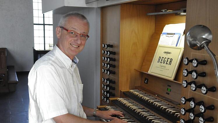Mit einem , furiosen Orgelkonzert in der Oberthulbaer Pfarrkirche St. Johannes begeisterte der Fuldaer Domorganist Hans-Jürgen Kaiser seine Zuhörer. Peter Klopf