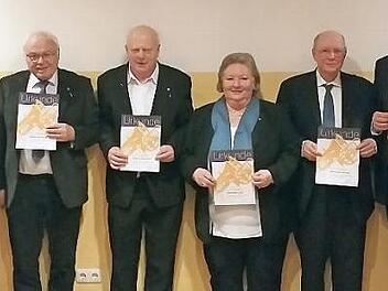 Ehrungen beim Posaunenchor St. Moriz (von links): Chorobmann Bernd H. Klein, Pfarrerin Silke Kirchberger, Rainer Gerhardt, Robert Schreiber, Elisabeth Lang, Hermann Herzog, Volker Grübel und Kirchenmusikdirektor Peter Stenglein  Foto: Martin Koch