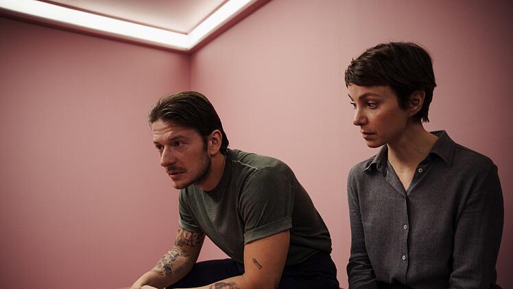 In den acht Jahren Therapie hat Karla (Julia Koschitz) langsam Anton Liskys (Stefan Gorski) Vertrauen gewinnen k&ouml;nnen. Sie ist sich sicher, dass er sich seit seiner blutigen Tat ge&auml;ndert hat und resozialisiert werden kann.