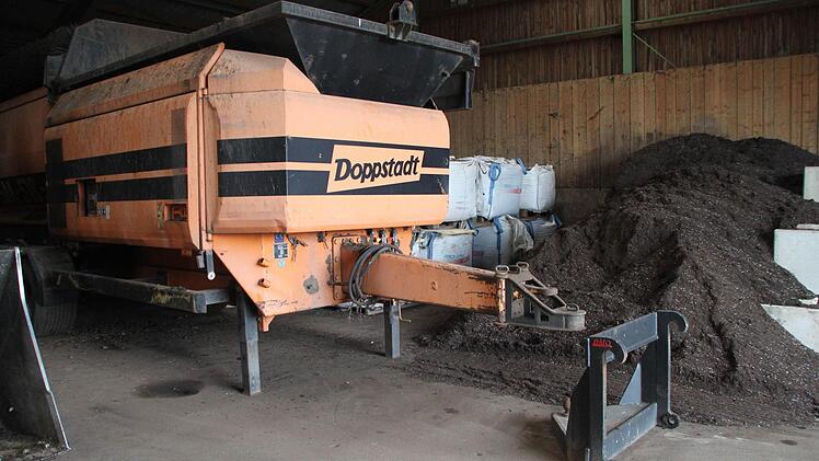 Mit dieser Maschine wird der Biomüll mehrfach gesiebt und von Fremdstoffen befreit.