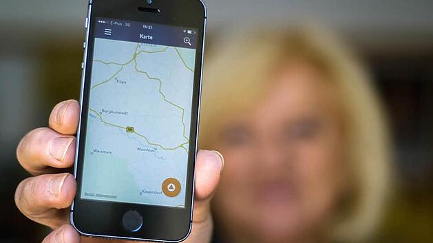 Wenn im Kreis Kronach der Katastrophenschutz oder der Wetterdienst warnen möchte, könnte zukünftig das Smartphone eine Alternative zu den bislang gängigen Kanälen darstellen.  Foto: Marian Hamacher