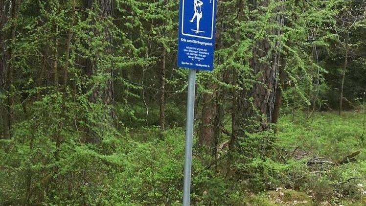 Direkt vor diesem Schild hat Leserin Kerstin Rauch einen Kothaufen entdeckt.privat