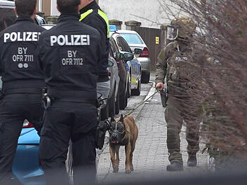 SEK-Einsatz in Bayreuth: 27-J&auml;hriger droht Nachbarn und verschanzt sich