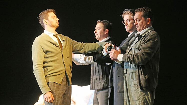 Szene aus der Neuinszenierung von "La Bohème" am Landestheater CoburgFoto: Henning Rosenbusch