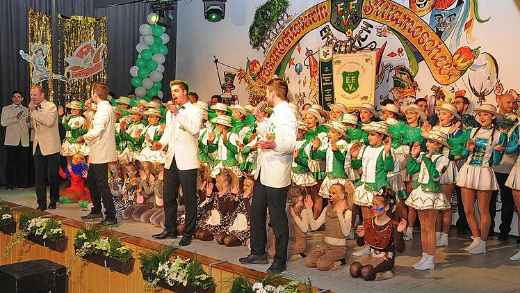 Hier wurde der Eröffnungs-Song zelebriert.  Foto: Karl Heinz Wirth