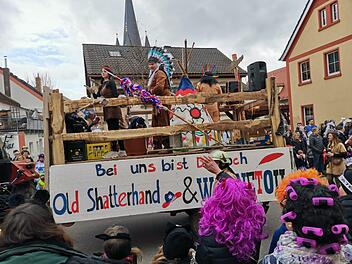 Memmelsdorf Faschingsumzug 2023: Die schönsten Bilder in der Fotostrecke - Narren holen Winnetou zurück