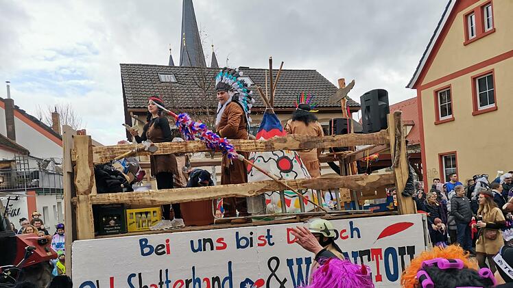 Memmelsdorf Faschingsumzug 2023: Die schönsten Bilder in der Fotostrecke - Narren holen Winnetou zurück