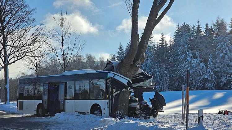 Schulbusunfall im Erzgebirge