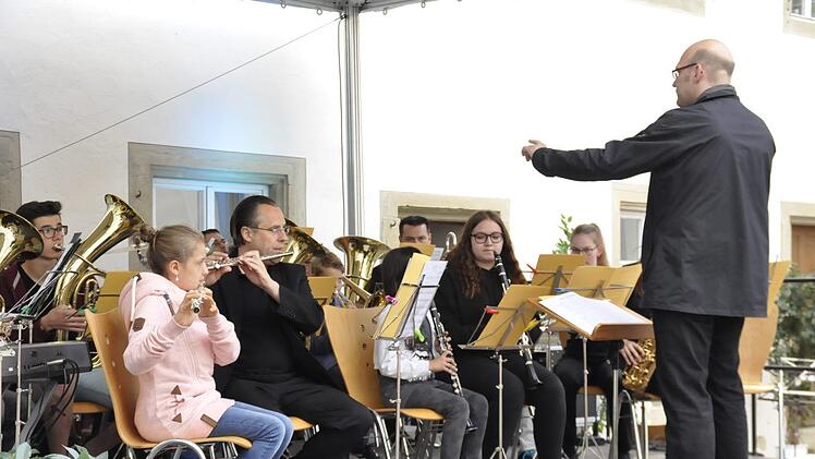 Das Jugendblasorchester der Städtischen Musikschule Münnerstadt unter der Leitung von Thomas Reuß. Foto: Peter Klopf