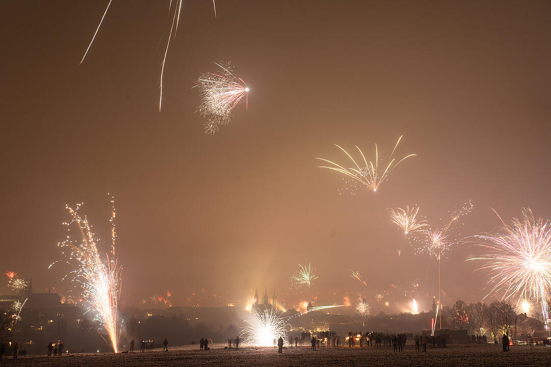 Silvester 2025: Bamberg schießt sich ins neue Jahr 2025 - Feuerwerk über der Domstadt Silvester 2025: Bamberg schießt sich ins neue Jahr 2025 - Feuerwerk über der Domstadt