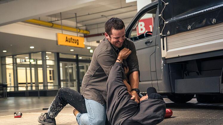 Dass "SOKO"-Star Felix Kreutzer seit seiner Kindheit Kampfsport betreibt, ist f&uuml;r seine Rolle als Gregor Weber im "Haveltod"-Krimi von Vorteil.