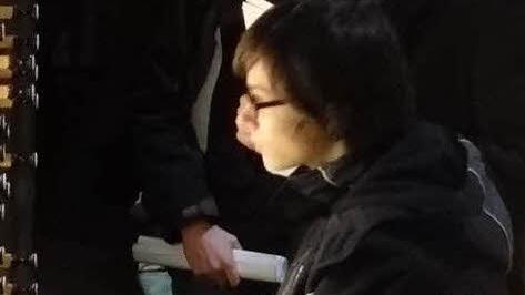 Jens Elflein hatte nicht nur neugierig Zuhörer sonder auch Zuschauer. Mit Bewegungen unterstreicht er die Dynamik seiner Stücke.