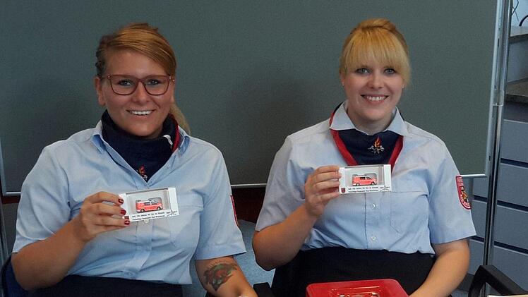 Zur Erinnerung an das 150-jährige Jubiläum wird eine Sonderedition von Modellautos verkauft. Der komplette Erlös dieser Aktion kommt der Jugendarbeit zugute. Foto: Rolf Pralle