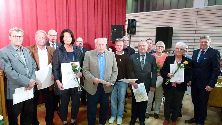 Die Oskar-Hacker-Preisträger mit den Verantwortlichen Foto: Lothar Weidner