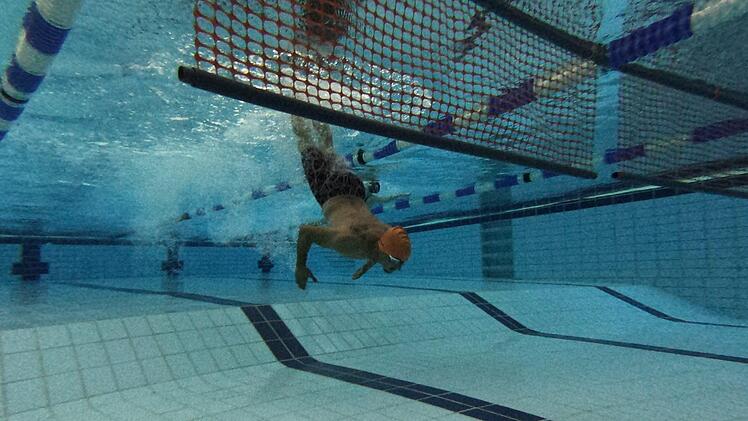 Bei der Bayern Challenge im Rettungsschwimmen konnten die Aktiven der DLRG-Küps ihre Disziplinen auf Zeit schwimmen. Fotos: privat