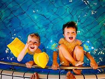 Symbolbild: Spaßbad, Schwimmbad, Kinder