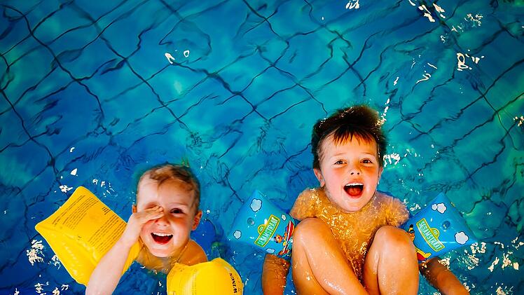 Symbolbild: Spaßbad, Schwimmbad, Kinder