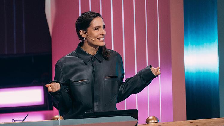 Endlich ist er da: der Abend ihres Triumphs. Andrea Petkovic sammelte &uuml;ber drei Gewinnstufen hin Punkte ein uns sicherte sich die wichtigen drei M&uuml;nzen f&uuml;rs Finale. Dort gelang ihr ein 5:2-Erfolg &uuml;ber Joko. Sie darf das Staffelfinale in der n&auml;chsten Woche moderieren.