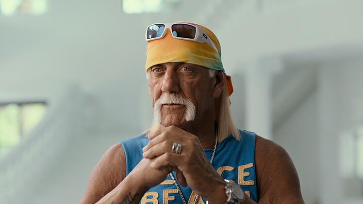 F&uuml;r die Netflix-Doku "Hulk Hogan: Real American" gab Hulk Hogan drei Monate vor seinem Tod im Juli 2025 ausgiebig Auskunft.