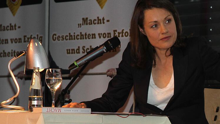 Mit einer Lesung von Katja Kraus, jetzige Bestsellerautorin und ehemalige Fußball-Nationalspielerin, wurde der "Macht"-Talk-Abend des Brose-Baskets-Business-Club eröffnet.Foto: Bertram Wagner
