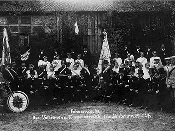 Unser Foto zeigt die Fahnenweihe des Kriegervereins Frankenbrunn im Jahr 1927.  Foto: Archiv Günther Straub