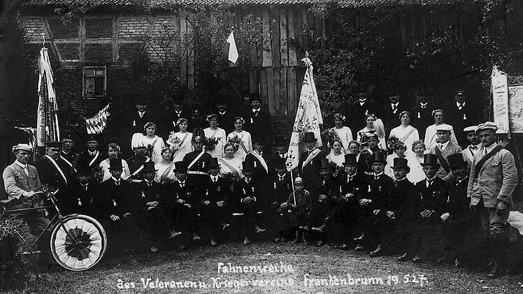 Unser Foto zeigt die Fahnenweihe des Kriegervereins Frankenbrunn im Jahr 1927.  Foto: Archiv Günther Straub