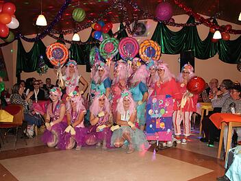 Kunterbunt mit kindlichem Elan traten diesmal die Gymnastikdamen beim katholischen Pfarrfasching in Presseck auf.Foto: Klaus Klaschka
