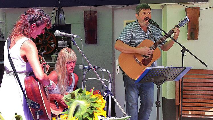 Ein Band sorgte beim Sommerfest für musikalische Unterhaltung. Foto: Dieter Britz