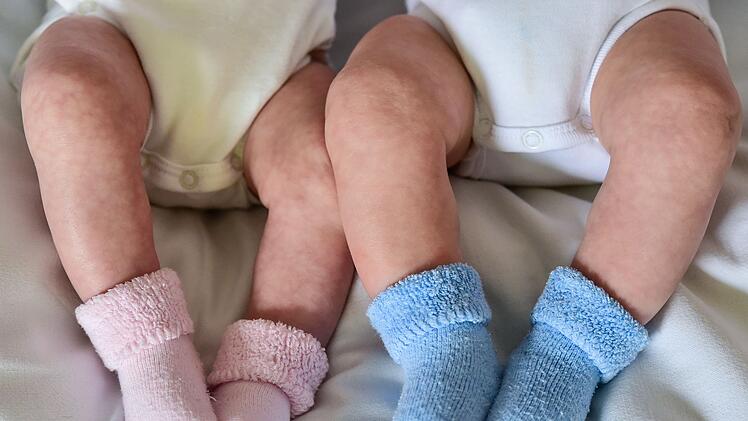 Geschwister - M&auml;dchen und Junge